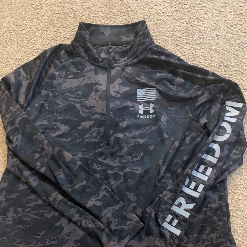 Men’s xl under armour pullover